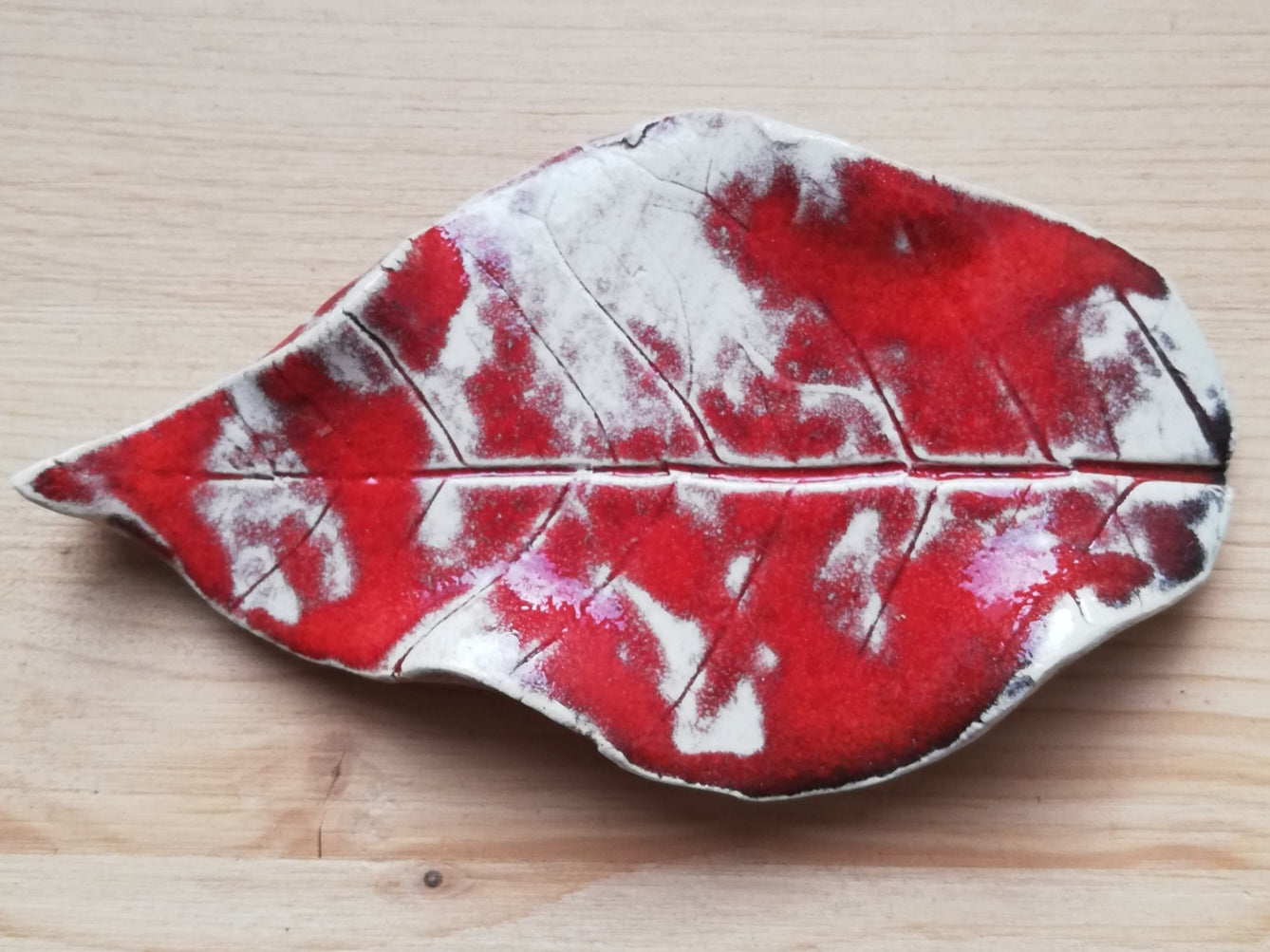 Blatt Räucherkegelhalter Rot