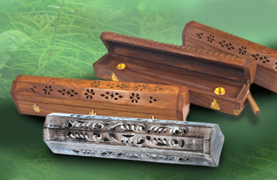 Holzbox mit Vorratsbehälter 